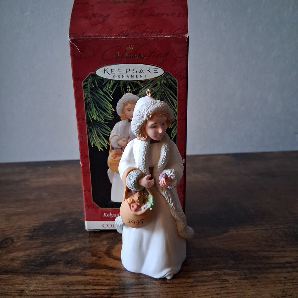 KEEPSAKE the Label Ornament White Figurine